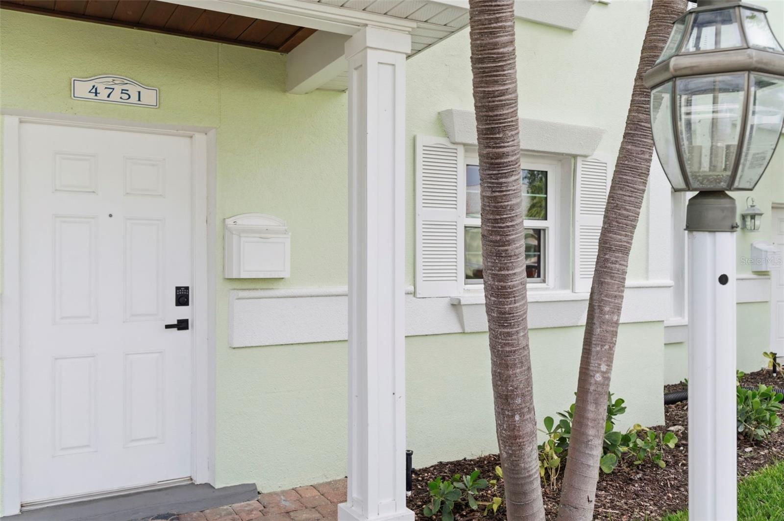 4751 COQUINA KEY DRIVE SE