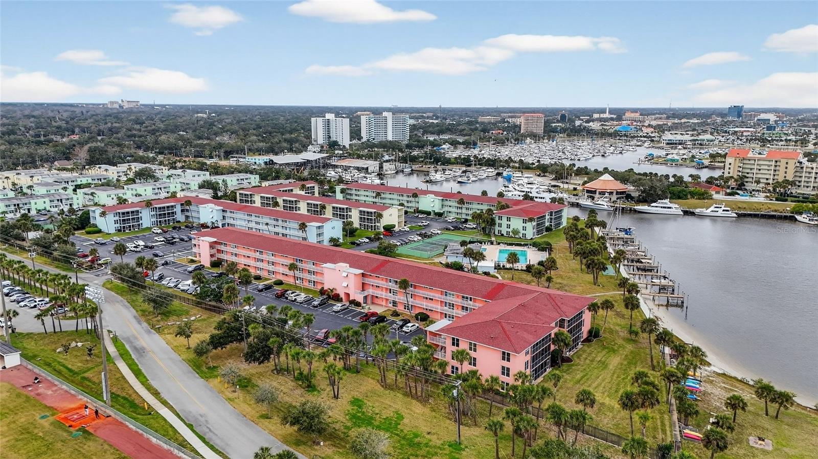 RIVER HOUSE - Residential