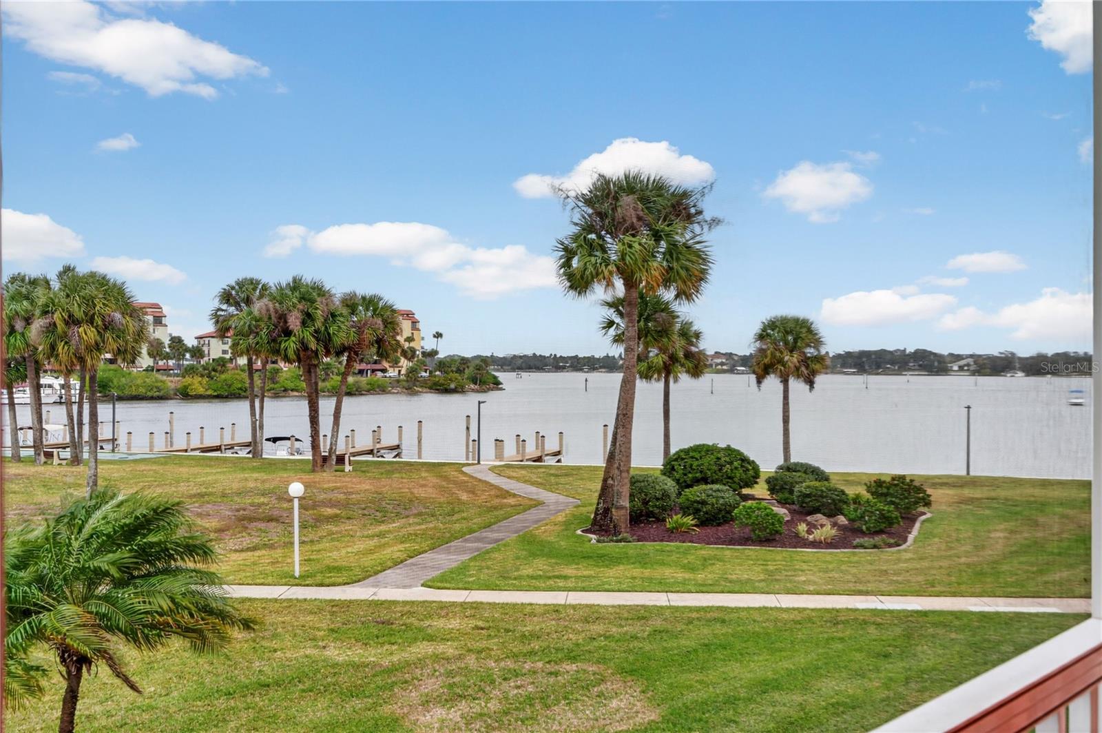 RIVER HOUSE - Residential