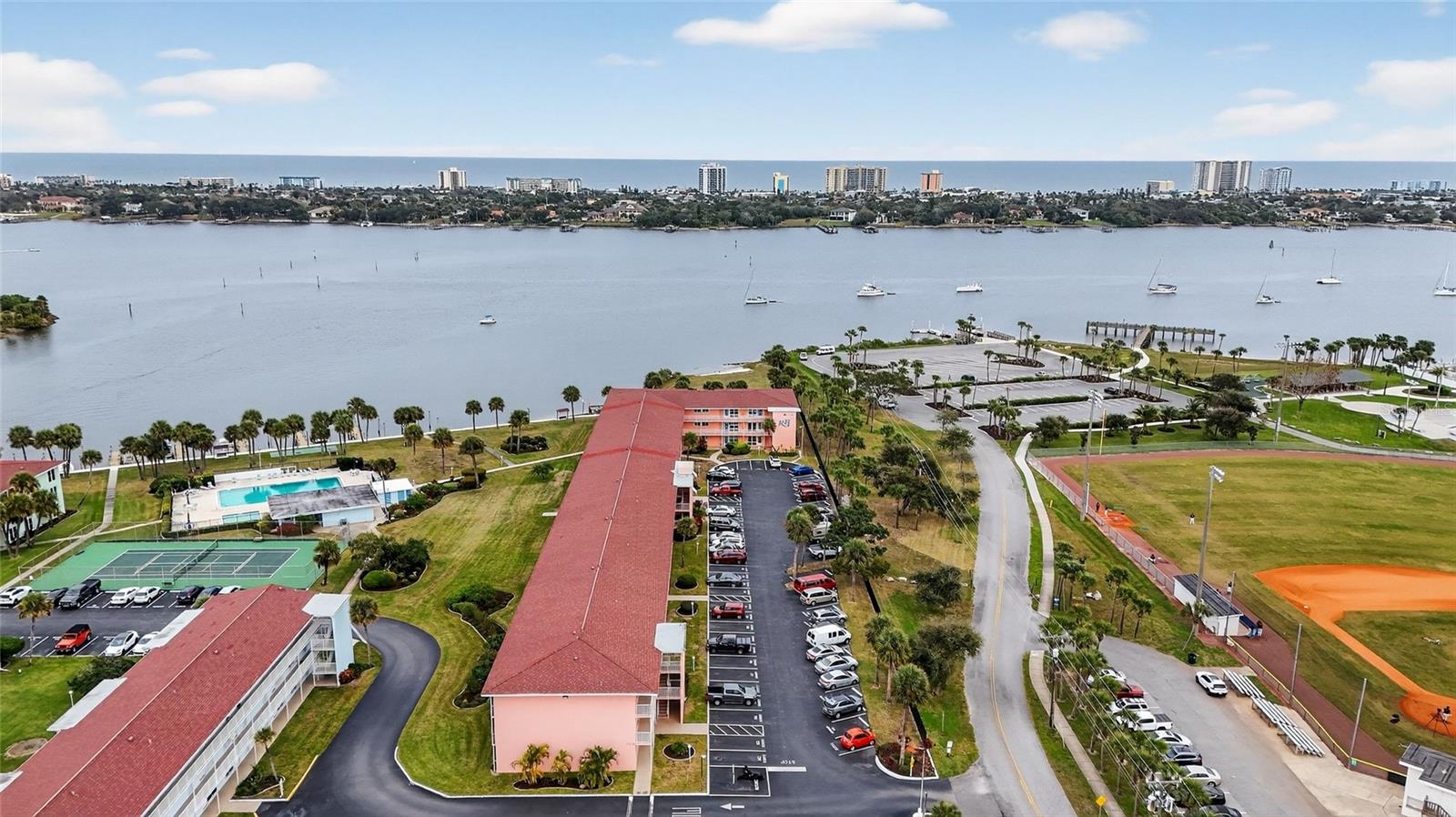 RIVER HOUSE - Residential