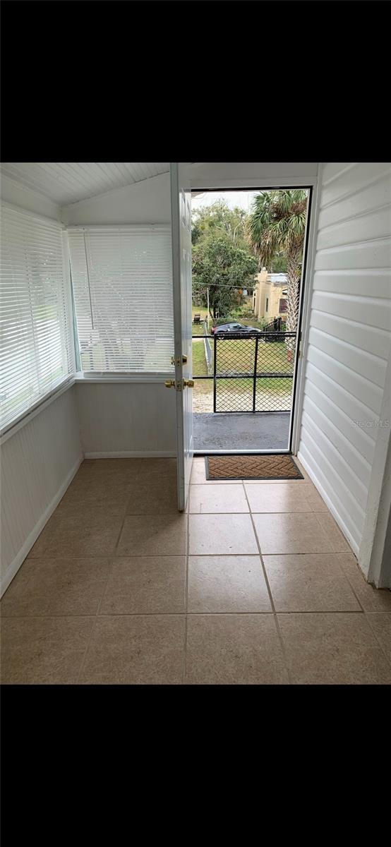 GRACELINE COURT - Commercial Sale