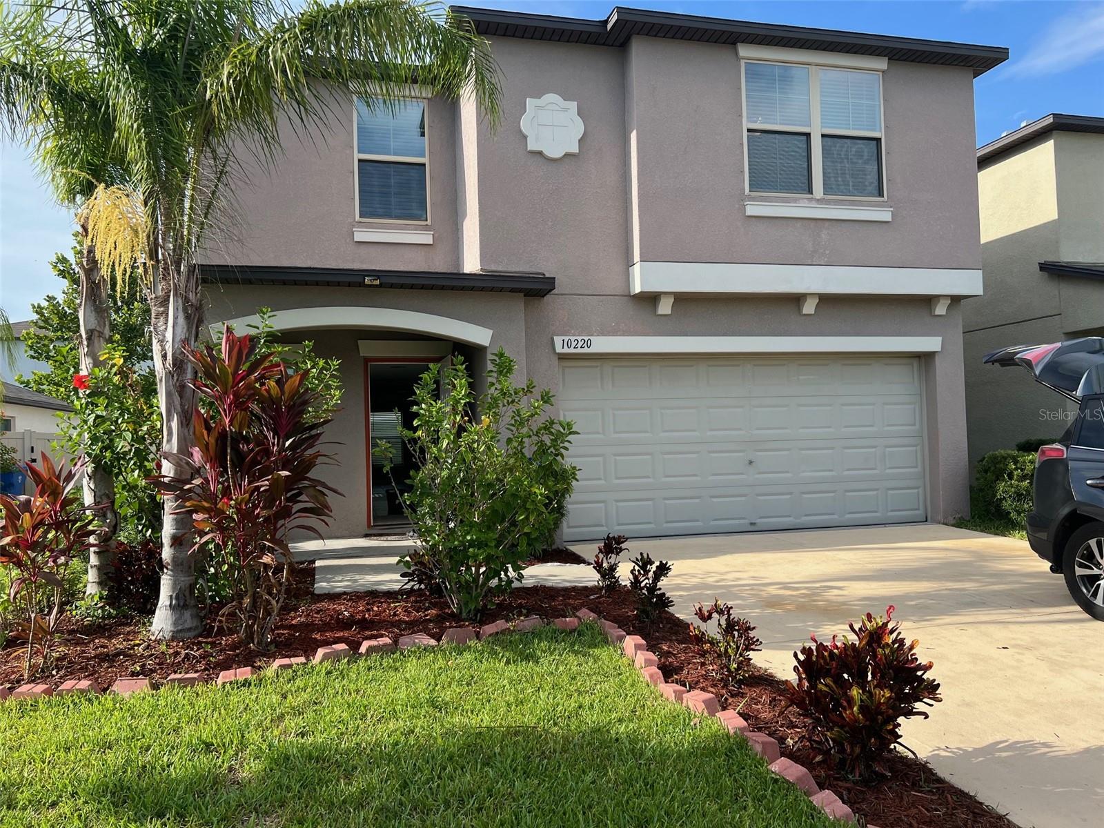 This Lennar Boston model home is a huge 2.215 square feet home with five bedrooms and two and a half bathrooms. Providing plenty of space to accommodate your large family. The enormous kitchen makes it easy to host, entertain, or prepare a grand Sunday night dinner for the family. The second floor contains the master suite, with double sinks and a water closet for convenience. You'll love having room to spread out, with four additional bedrooms, a full-size bathroom, and a loft, perfect for office space or to kick back and watch a movie. Available for rent starting Jan 5, 2024.