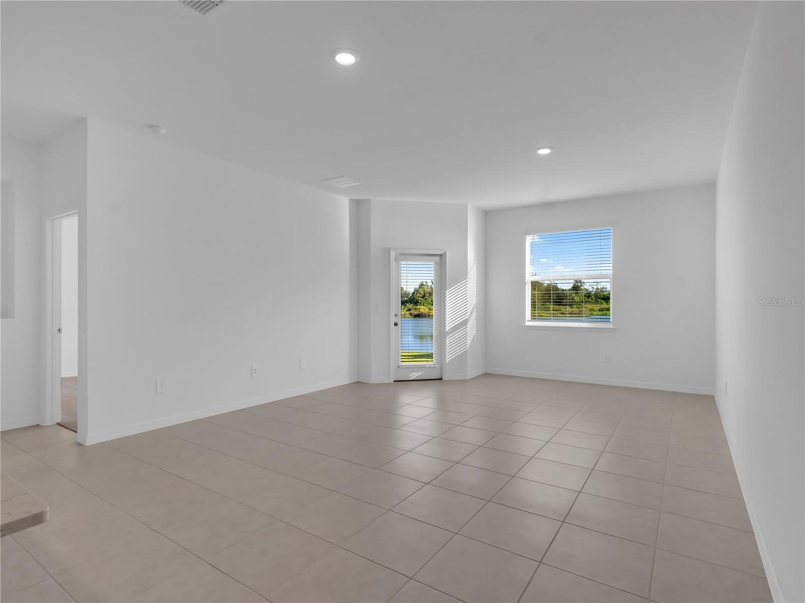 SEAIRE TOWNHOMES - Residential Lease