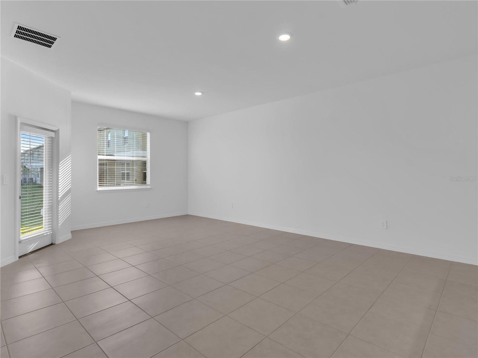 SEAIRE TOWNHOMES - Residential Lease