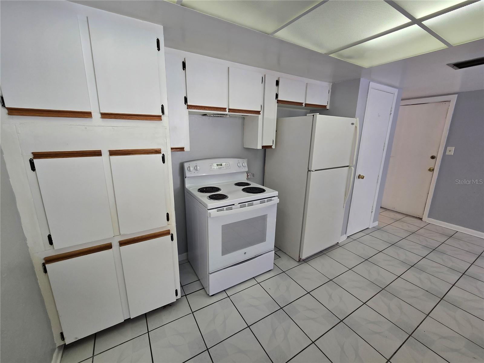 ROBINSWOOD HEIGHTS ADD 10 - Residential Lease