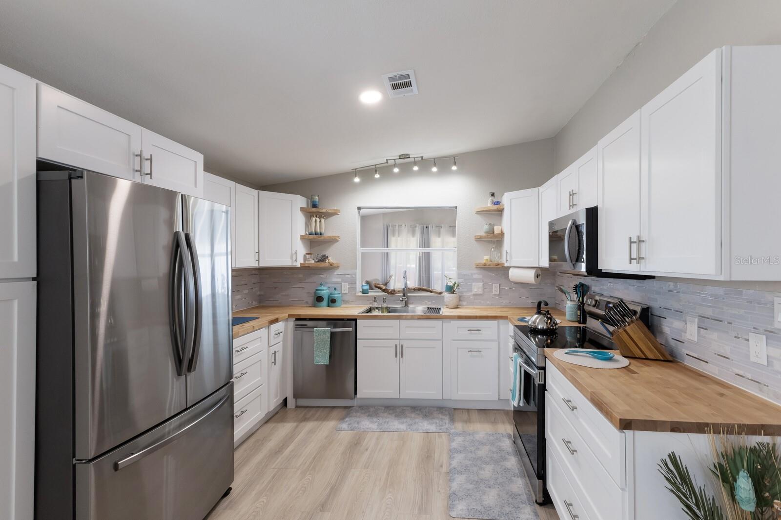 PINE LAKE - Residential