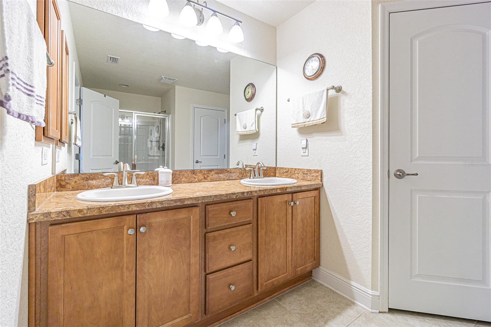 SHERMAN HILLS - Residential