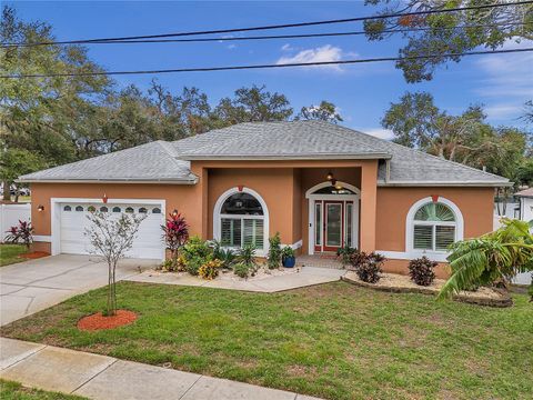 A home in SEMINOLE