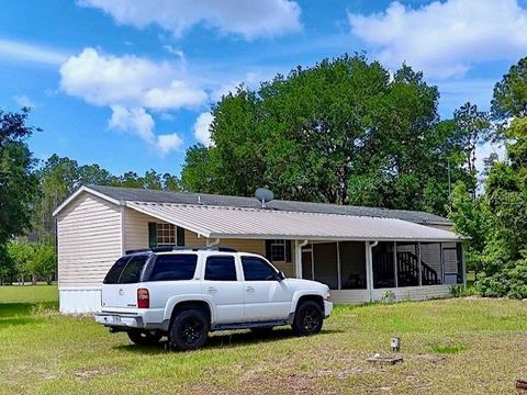 Photo of 17749 SE 156th Place Road, Weirsdale, FL 32195 (MLS # N6144440)