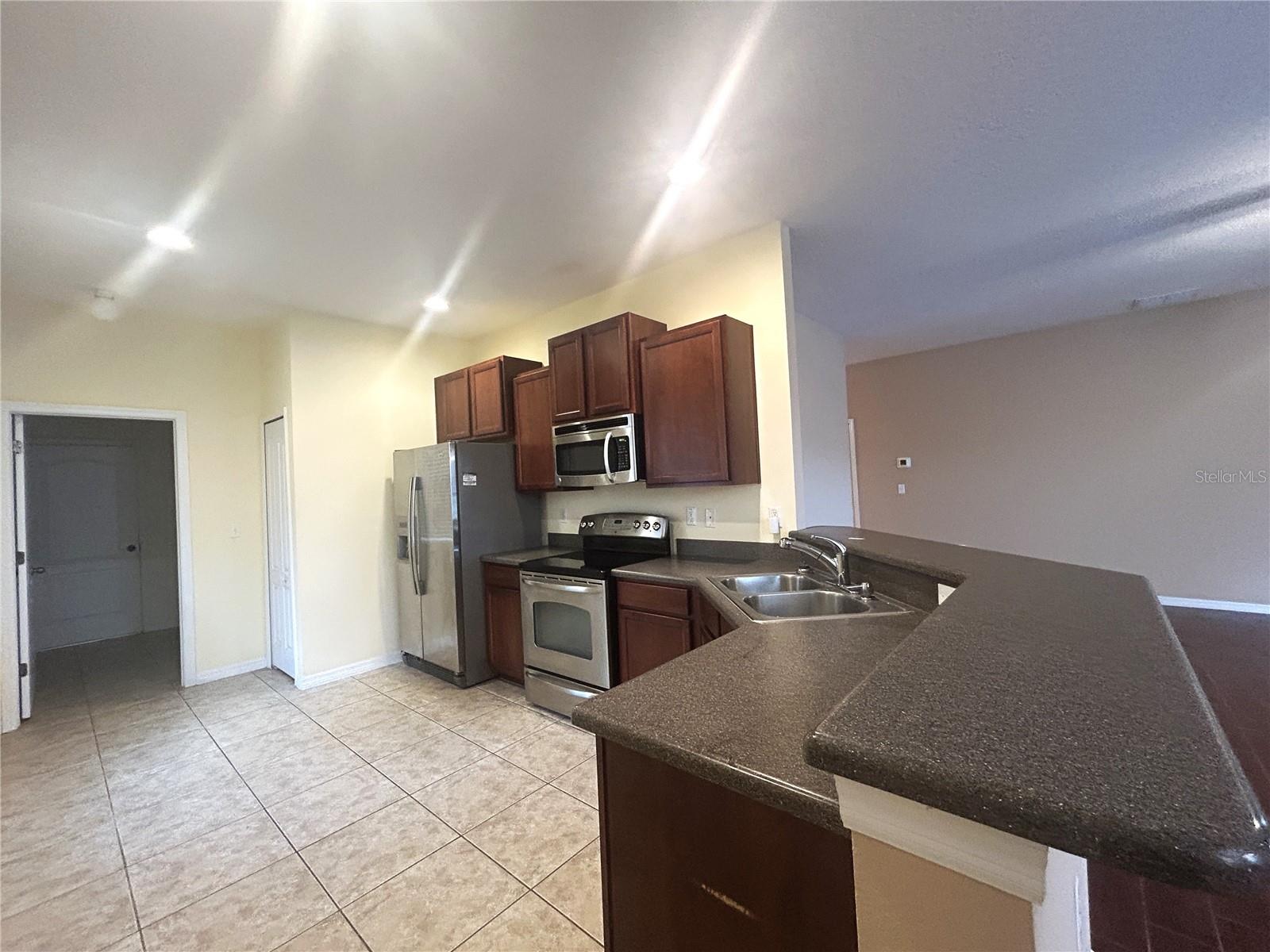 SUNCOAST LAKES PH 02 - Residential Lease