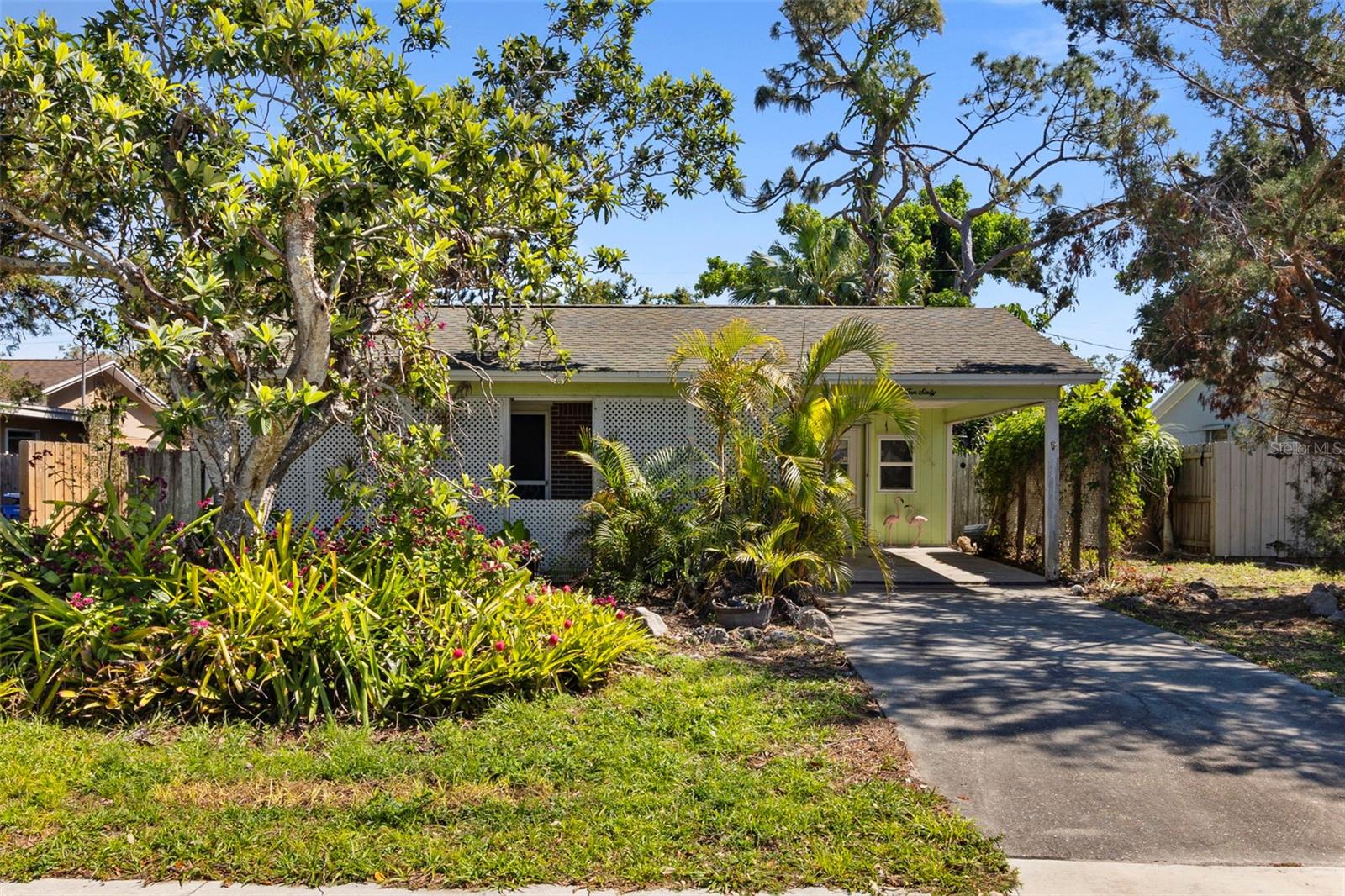 1060 VENETIAN PARKWAY