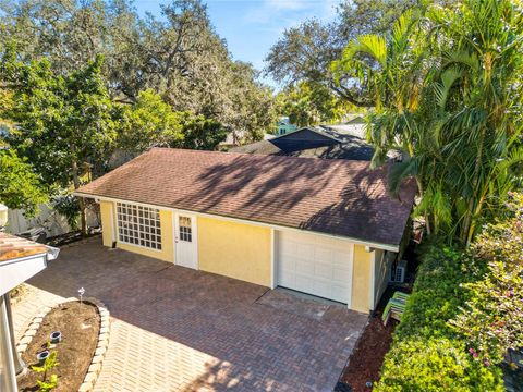 A home in LAKELAND