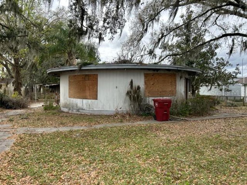 Photo of 2303 N Gordon Street, Plant City, FL 33563 (MLS # TB8493544)