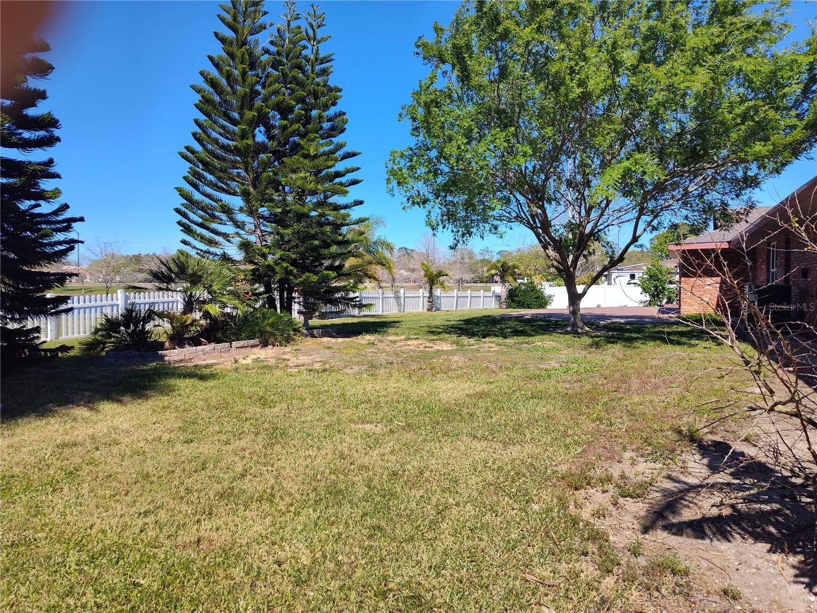 408 BAYWOOD CIRCLE