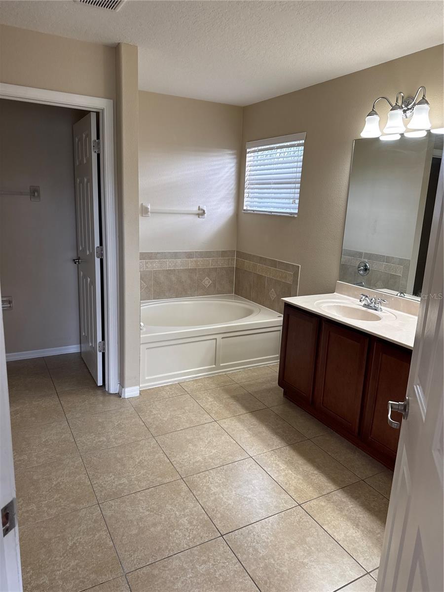 SUMMERFIELD VILLG 1 TRCT 18 - Residential