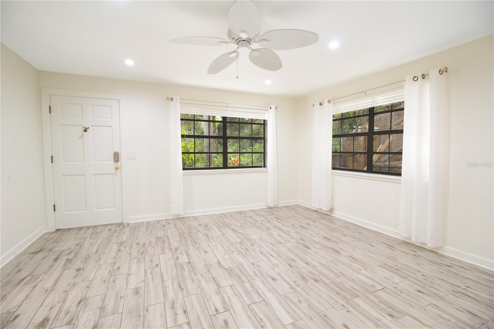 1009 WILLOW POND DRIVE