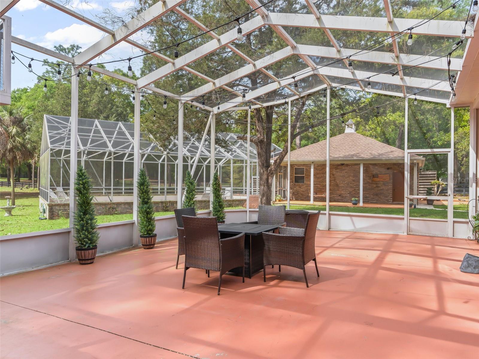 DERBY FARMS - Residential