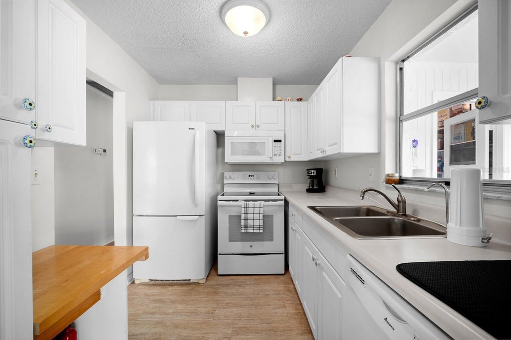 Photo of 1906 Canterbury Lane #32, Sun City Center, FL 33573 (MLS # TB8558787)