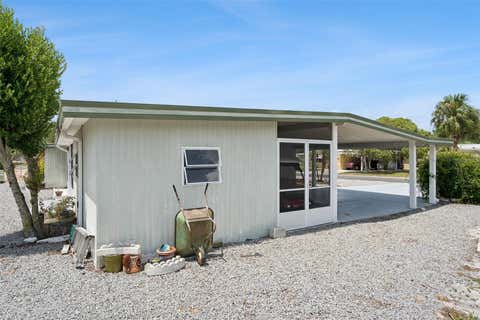 Tiny photo for 723 Viking Avenue, Tavares, FL 32778 (MLS # G5114406)
