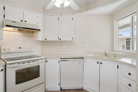 Tiny photo for 723 Viking Avenue, Tavares, FL 32778 (MLS # G5114406)