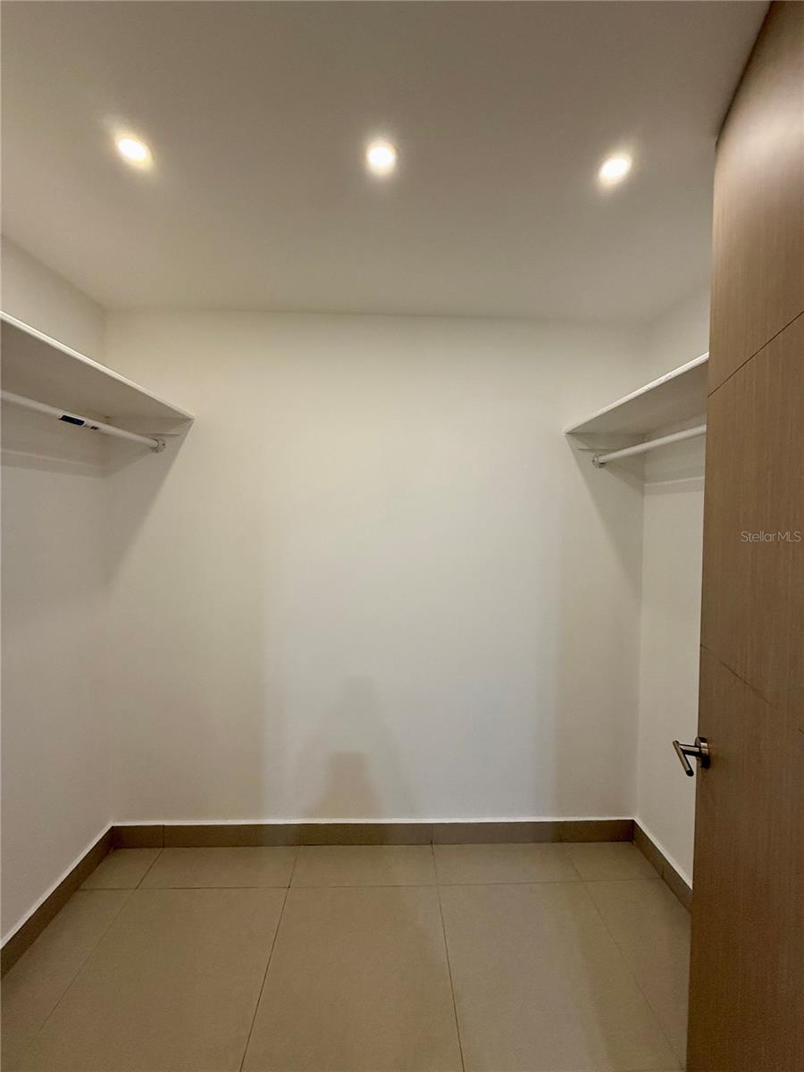 VILLA CAPARRA EXECUTIVE - Residential Lease