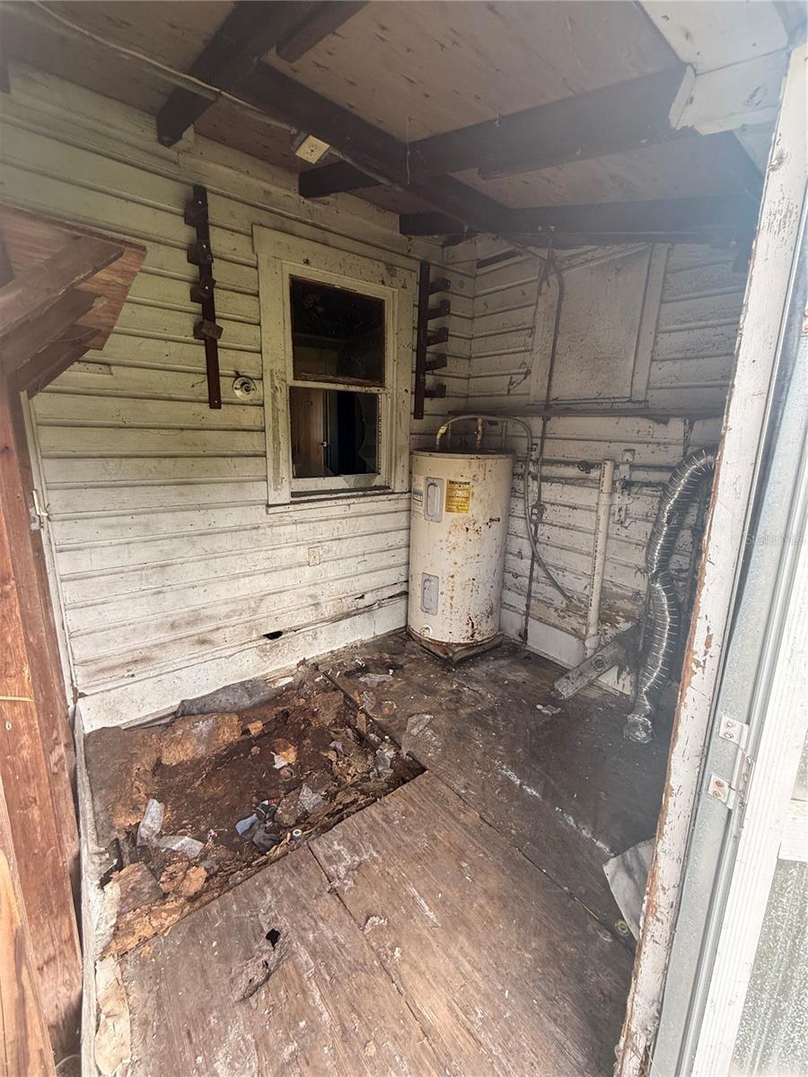 2216 AZALEA COURT