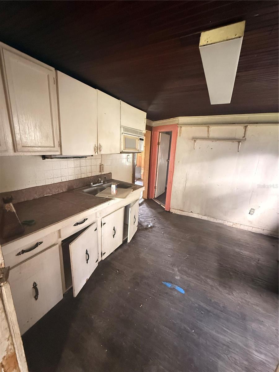 2216 AZALEA COURT