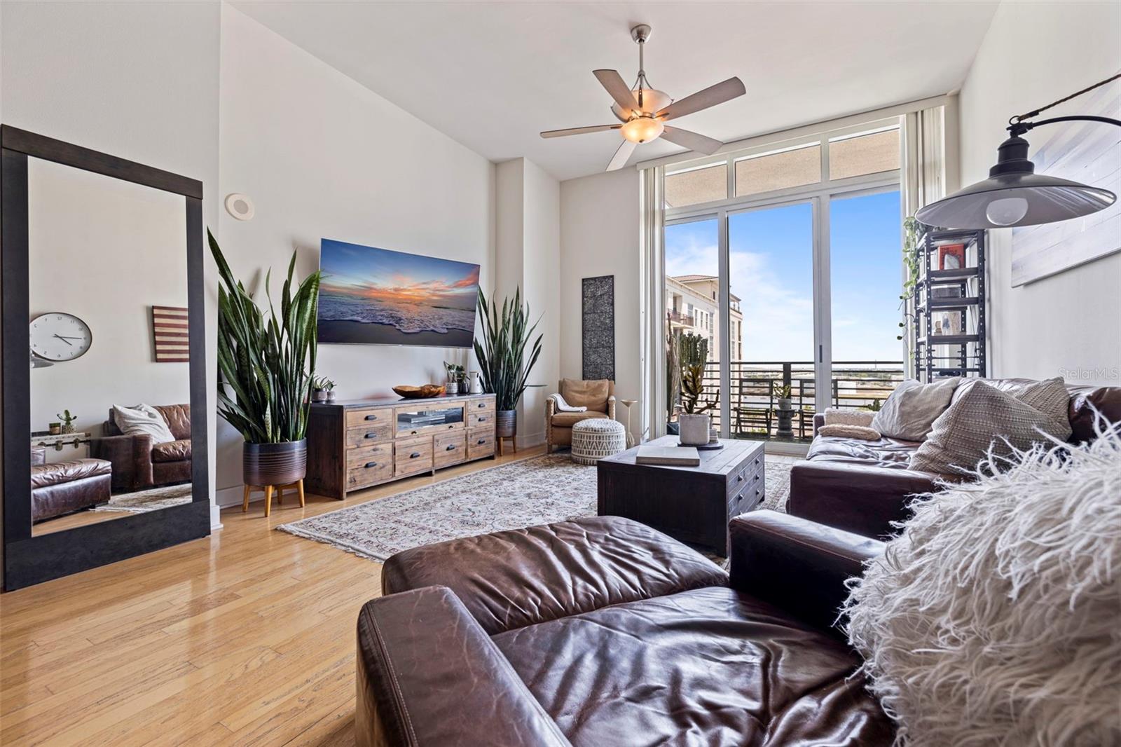 1208 E KENNEDY BOULEVARD 831