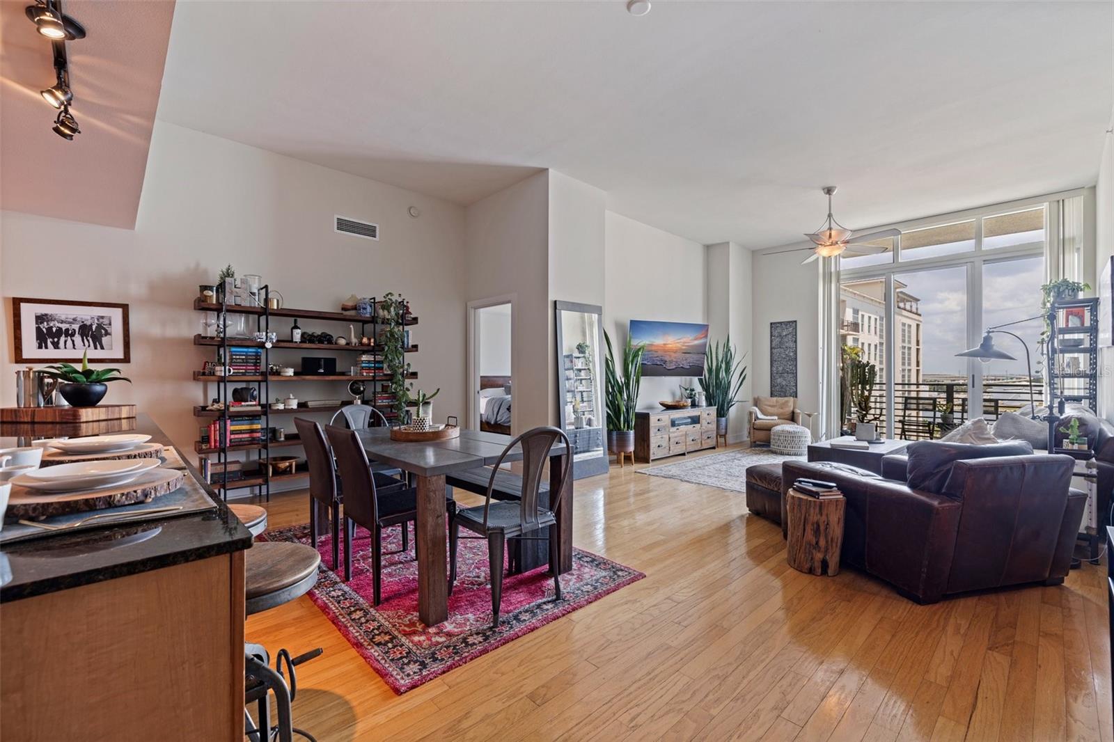 1208 E KENNEDY BOULEVARD 831