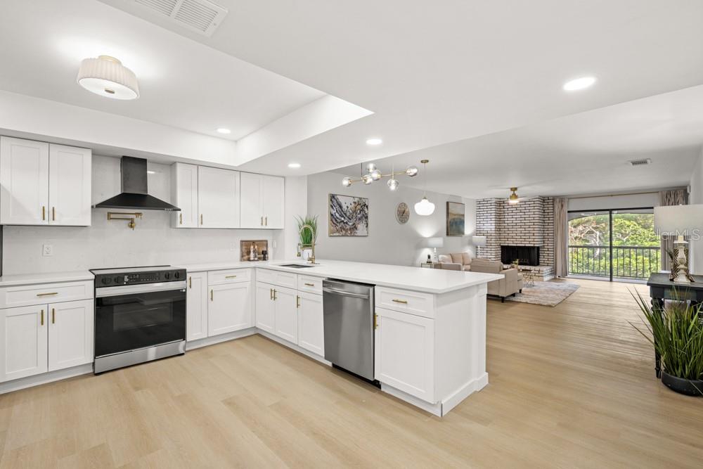 KENSINGTON PARK CONDO - Residential