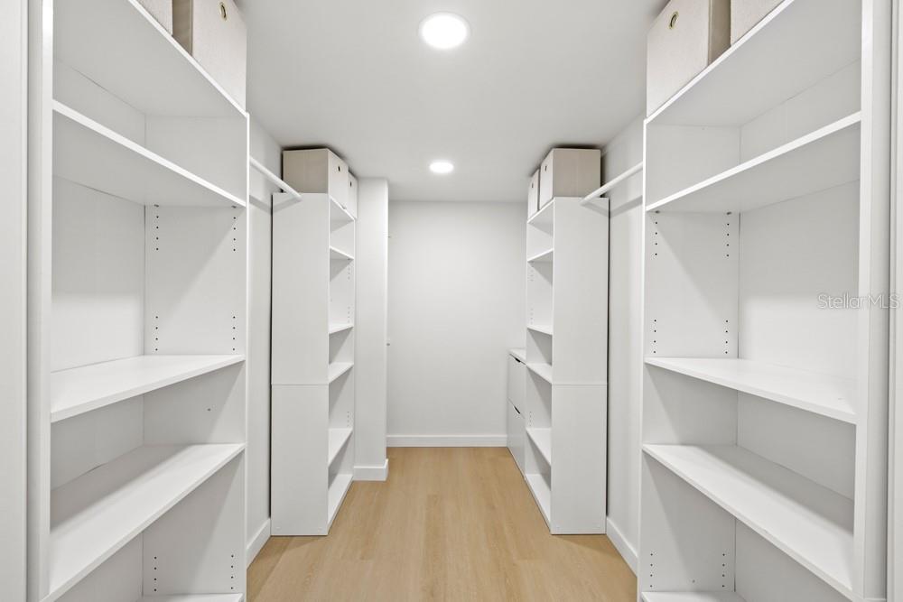 KENSINGTON PARK CONDO - Residential