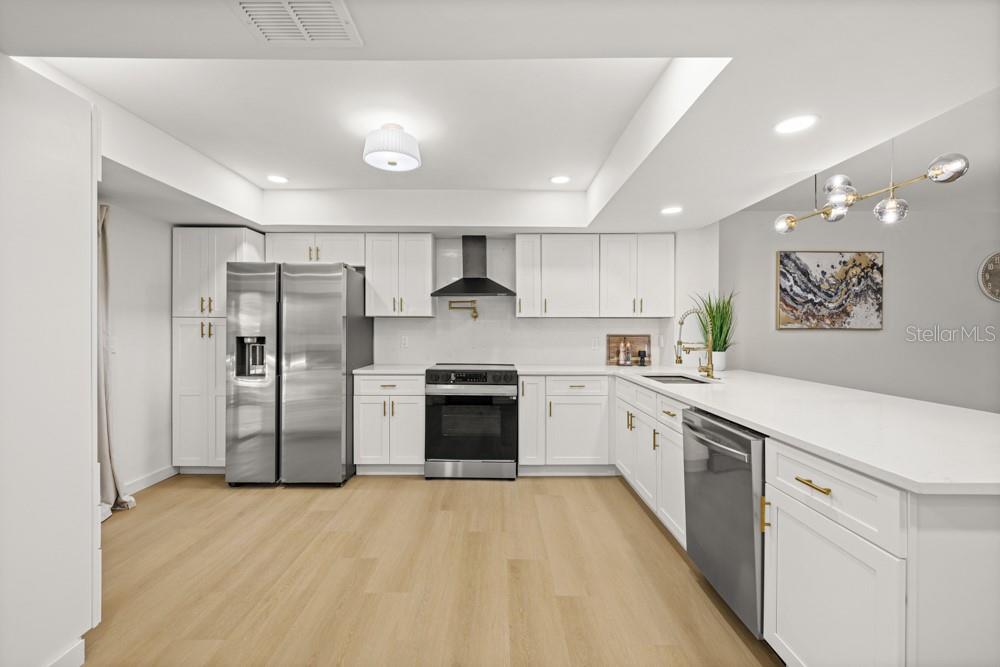 KENSINGTON PARK CONDO - Residential