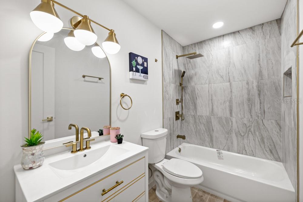 KENSINGTON PARK CONDO - Residential