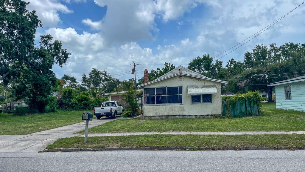Photo of 2050 10th, Sarasota, FL 34237 (MLS # TB8397140)