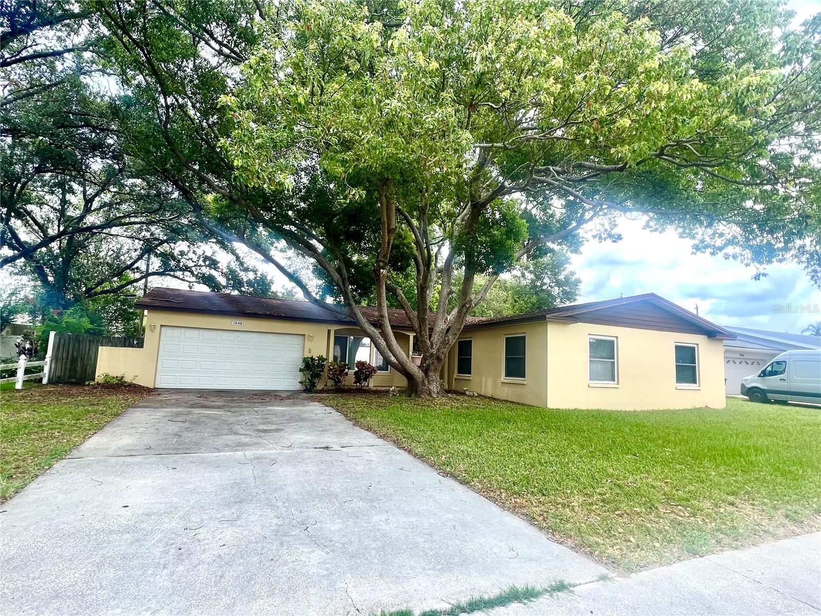 The home is an open style, 3 bedroom 2 bathroom block home with a tile roof. This spacious home has been remodeled new kitchen, appliances, tile flooring, carpet. New fans and light fixtures throughout, new windows. The home is conveniently located just blocks from Eagle Lake park and easy access to main roads to beaches, shopping and nightlife!
Renters insurance required!
TEXT Mindy
$2595 month
$2595 deposit