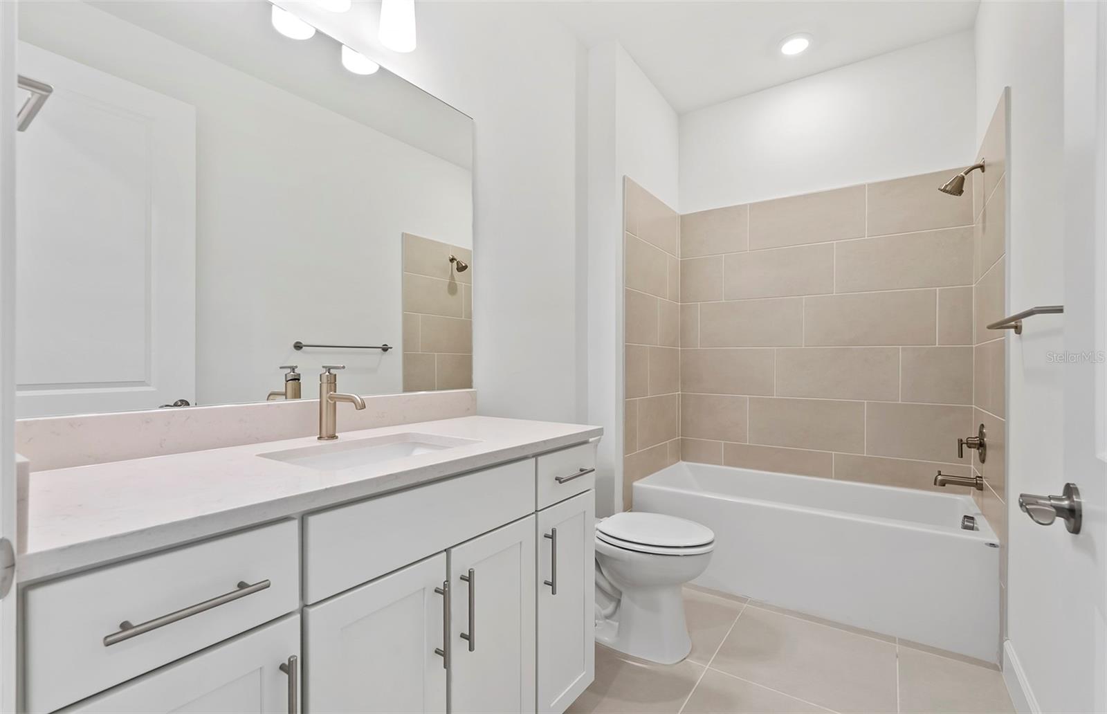 ARBOR OAKS AT THE WOODLANDS - Residential