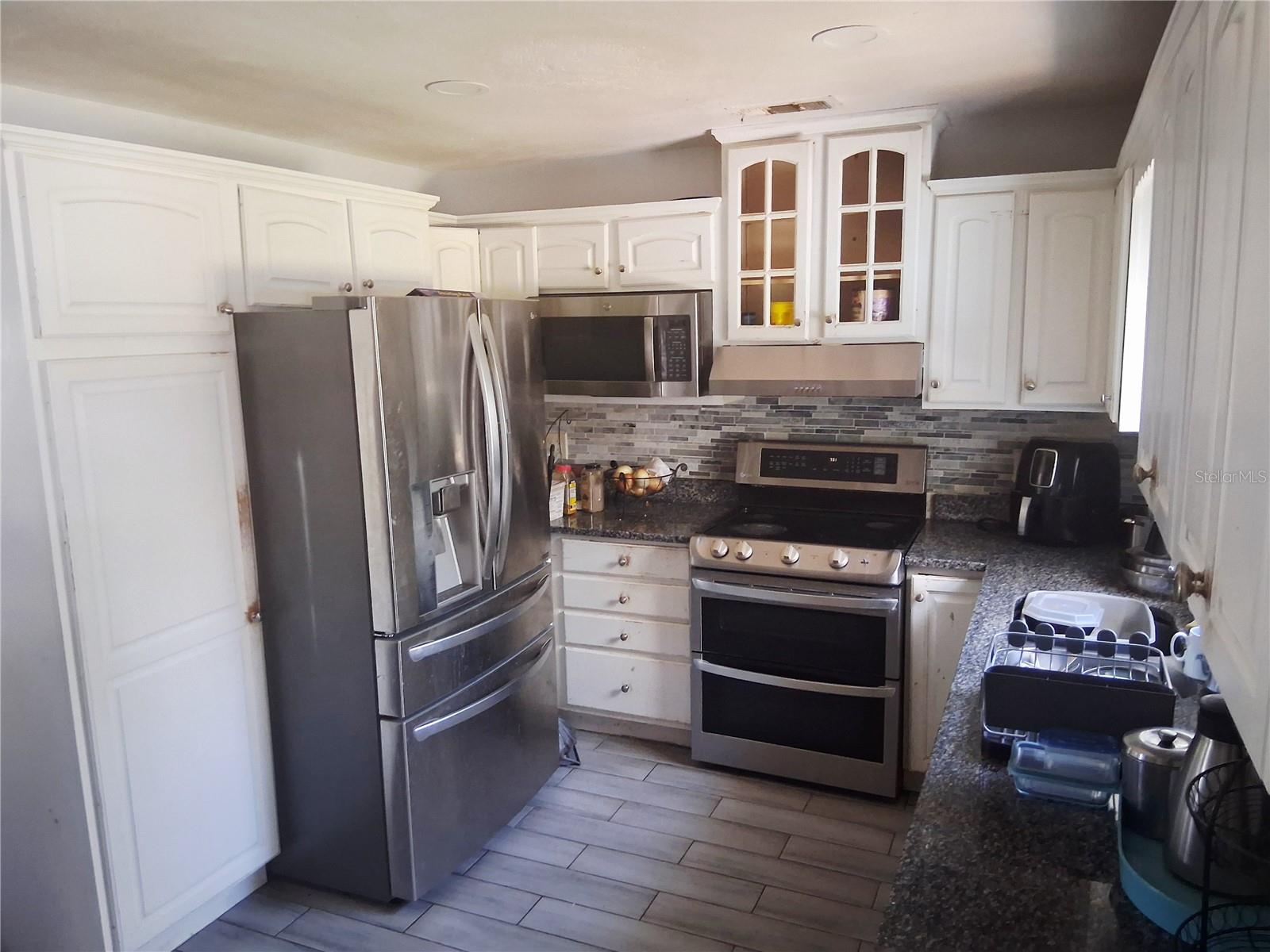 PALM LAKES ESTATES - Residential