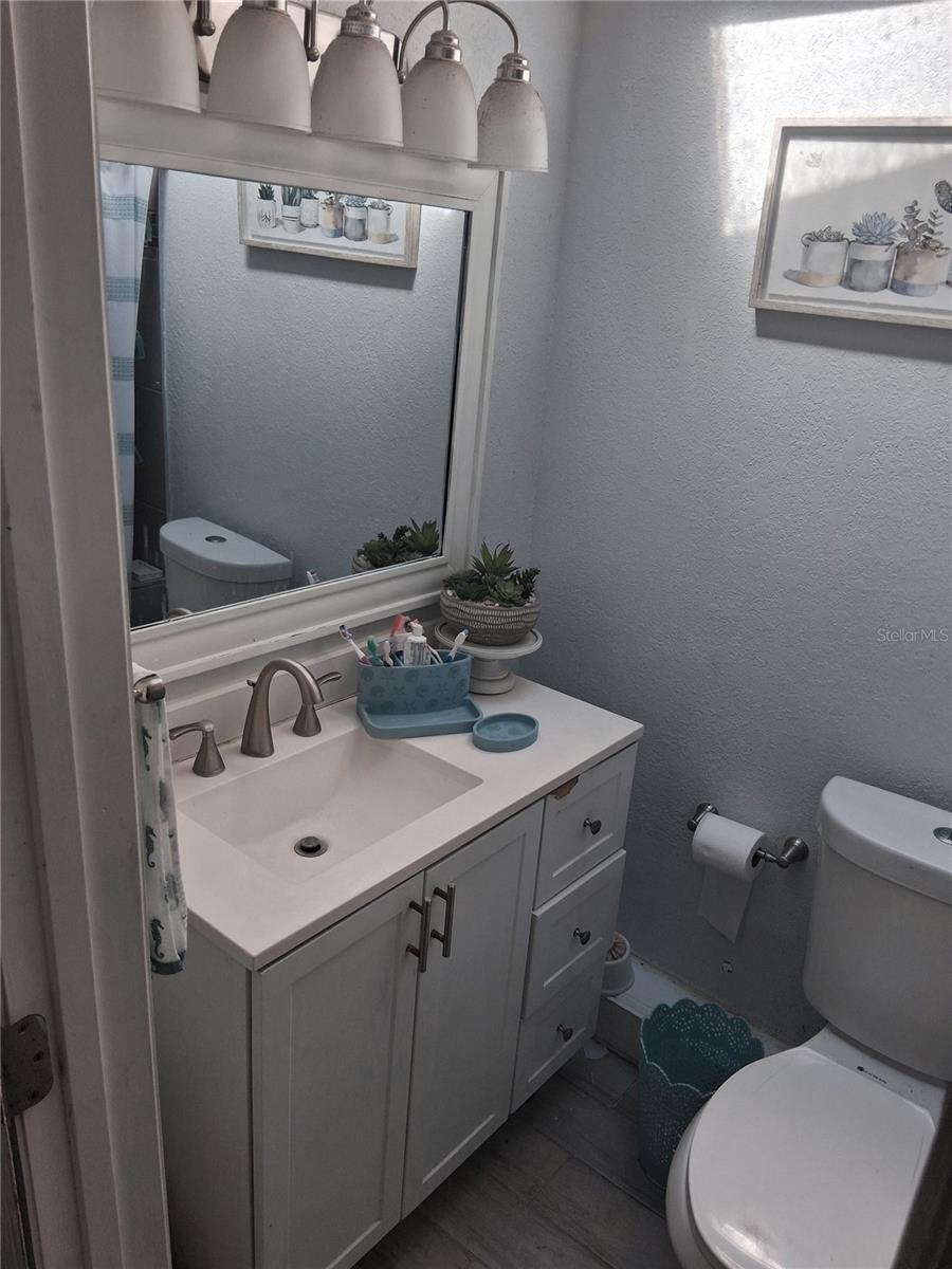 PALM LAKES ESTATES - Residential