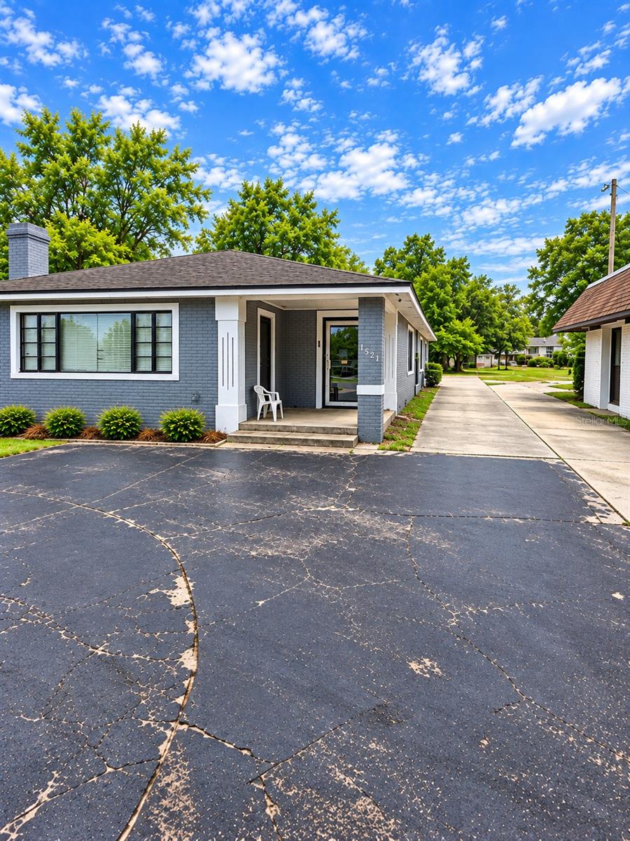 Photo of Lakeland, FL 33801 (MLS # TB8550735)