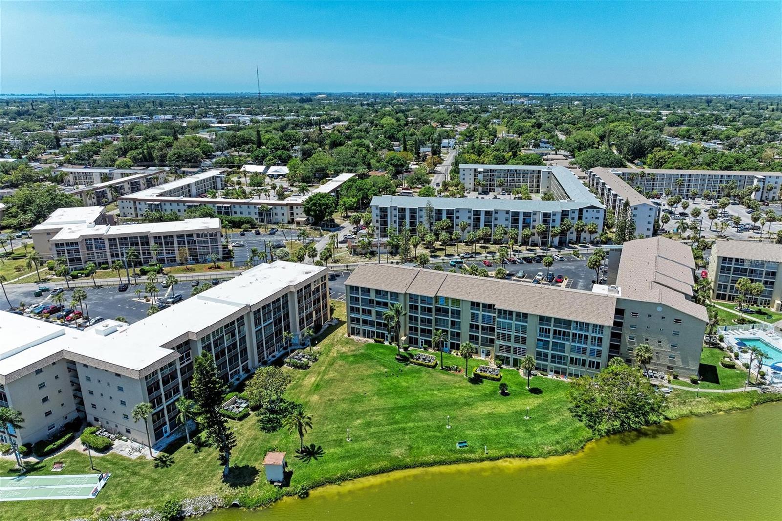 BAYSHORE ON THE LAKE APTS II SEC 3 - Residential