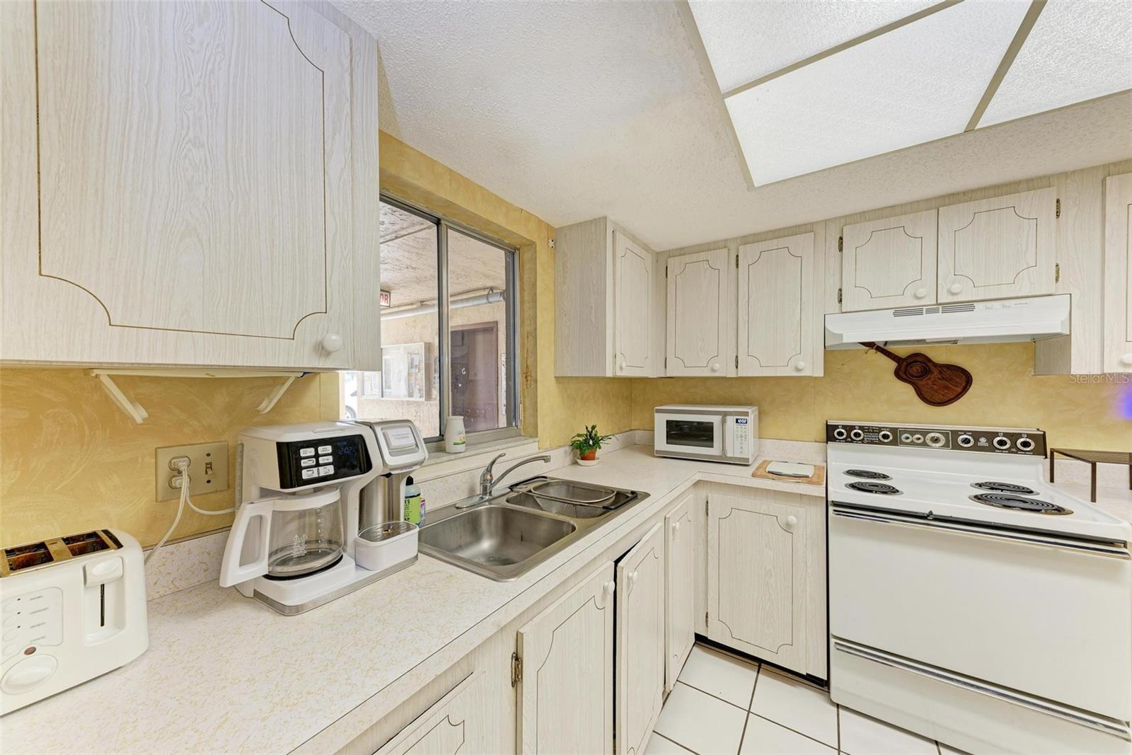 BAYSHORE ON THE LAKE APTS II SEC 3 - Residential