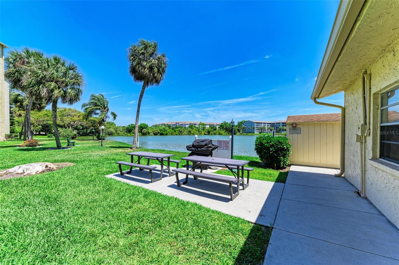 BAYSHORE ON THE LAKE APTS II SEC 3 - Residential