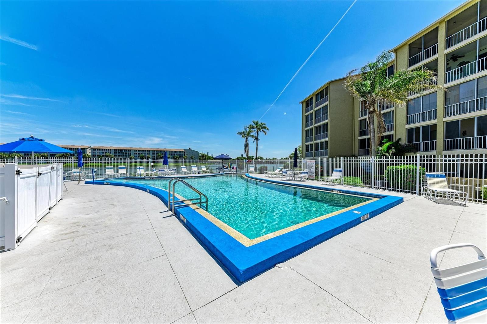 BAYSHORE ON THE LAKE APTS II SEC 3 - Residential
