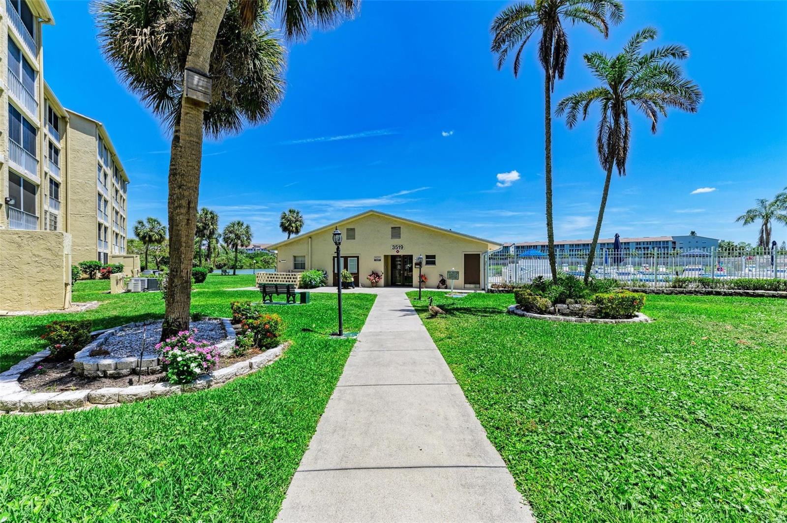BAYSHORE ON THE LAKE APTS II SEC 3 - Residential