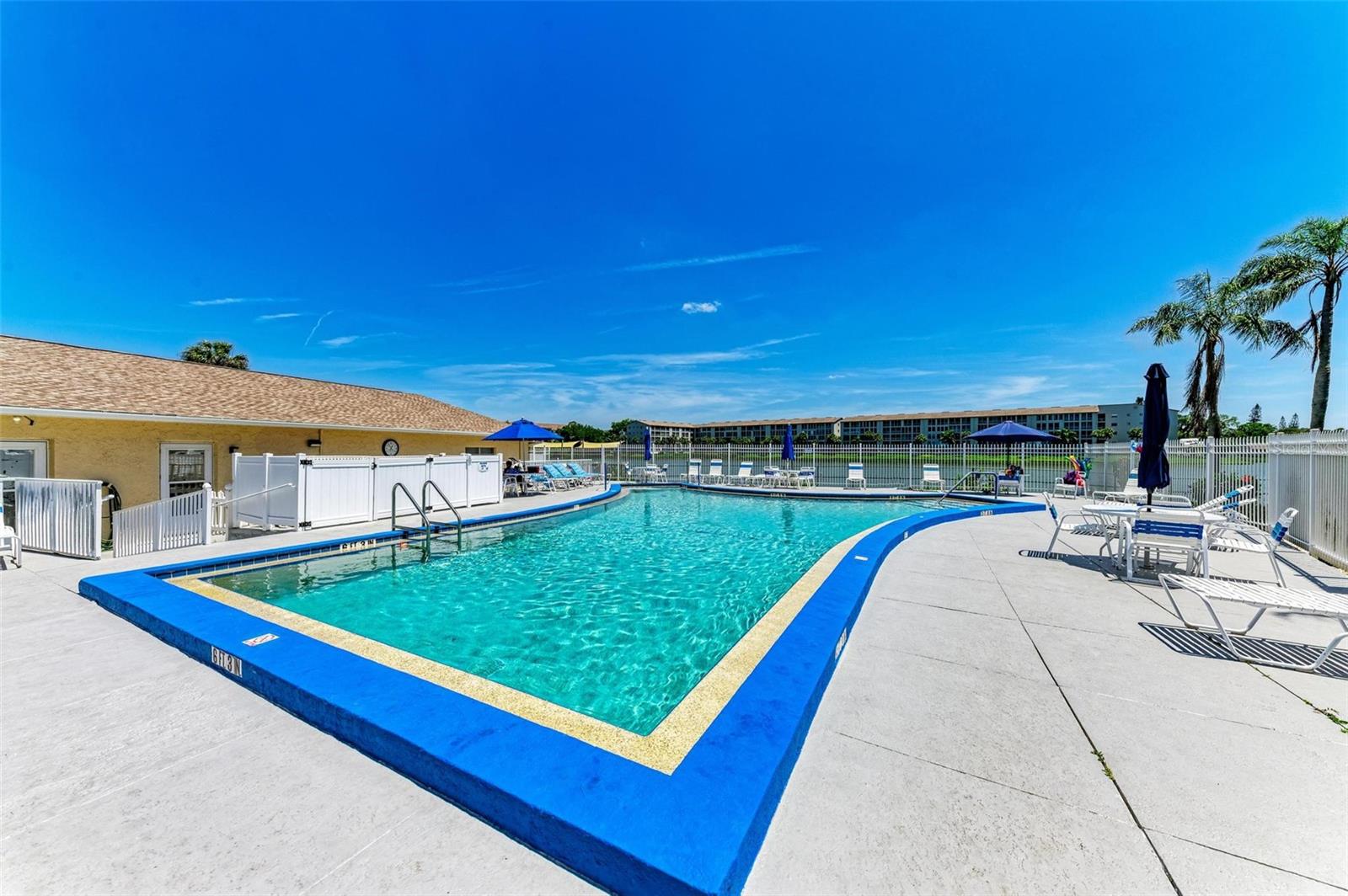 BAYSHORE ON THE LAKE APTS II SEC 3 - Residential