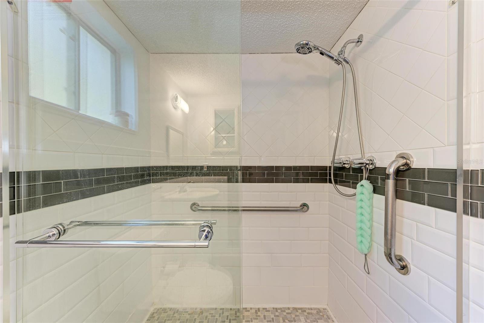 BAYSHORE ON THE LAKE APTS II SEC 3 - Residential