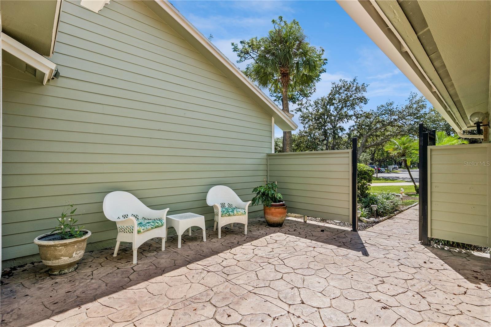 440 EVESHAM PLACE