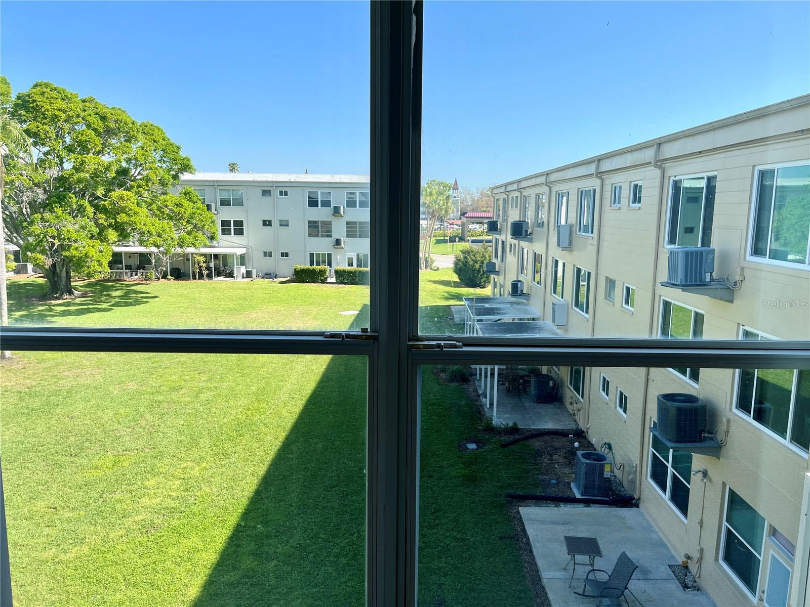 ON TOP OF THE WORLD - Residential