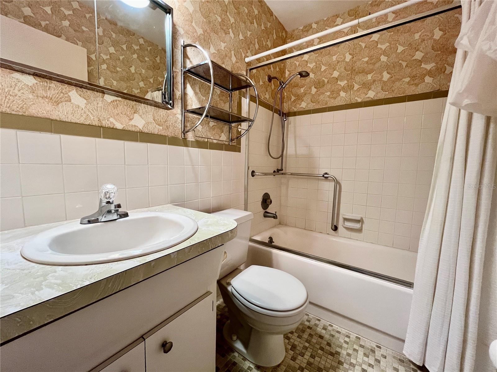 ON TOP OF THE WORLD - Residential