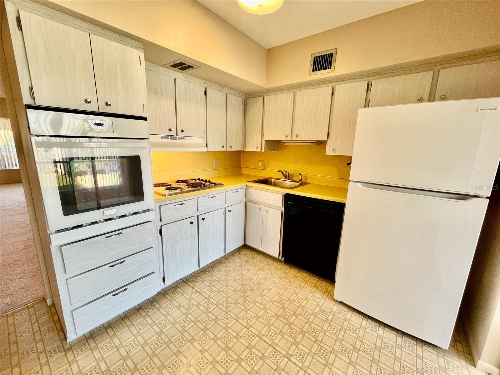 ON TOP OF THE WORLD - Residential